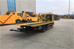 芦山非事故拖车